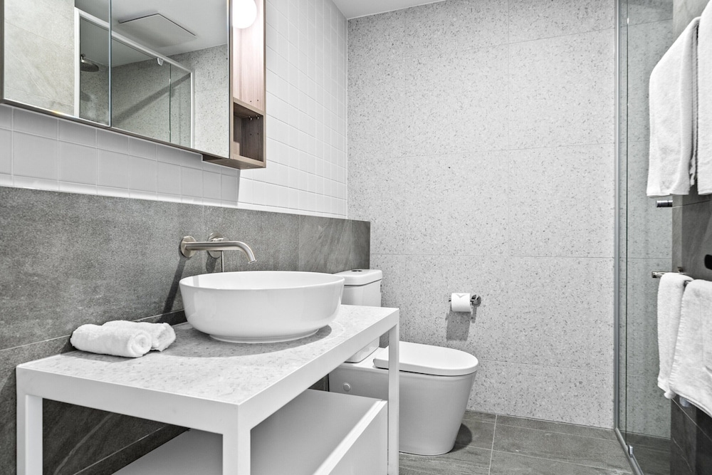 Stylish 2-bed Unit With Views & Rooftop Access