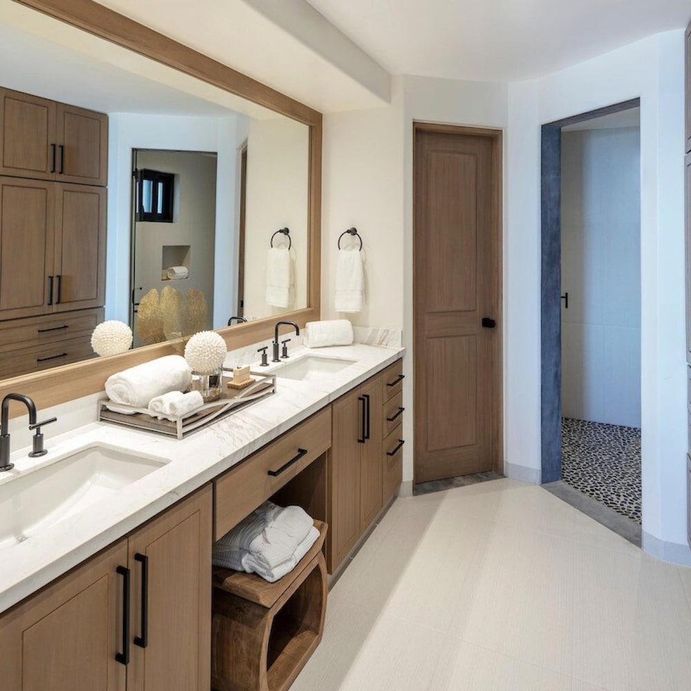 Oceanfront 2bd Penthouse