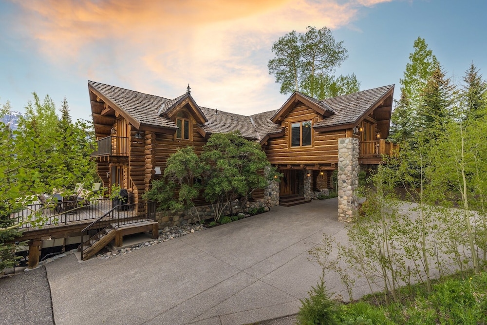 Wildwood Ridge 5 Bedroom Home