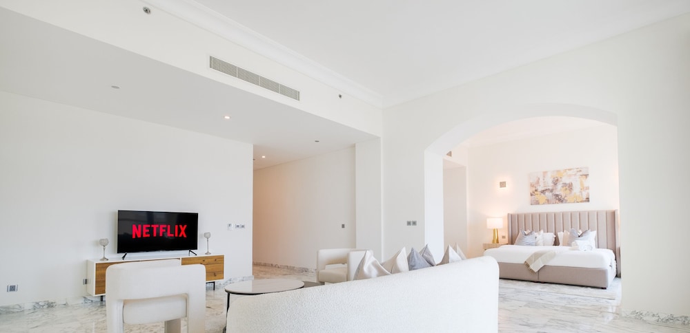 LUX The Shoreline Palm Island Penthouse