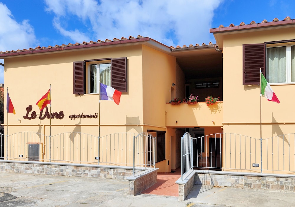 Sea view and ground floor Apartments le Dune