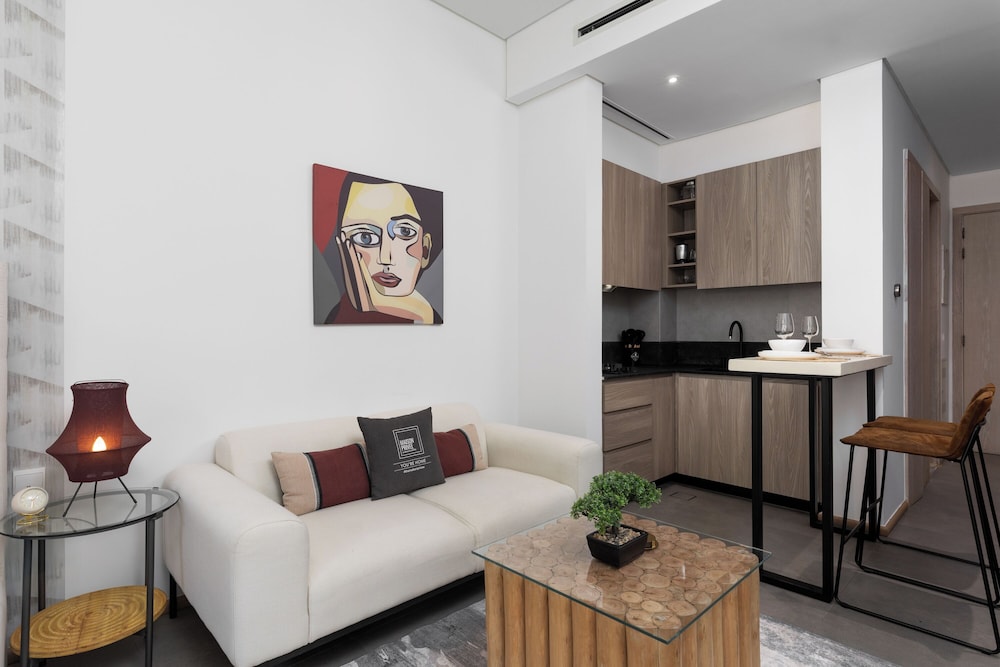 Maison Privee - Serene Studio Escape with Balcony in JVC