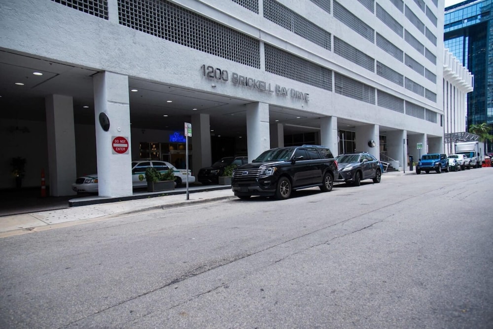 Modern Brickell Condo With Ocean City Views
