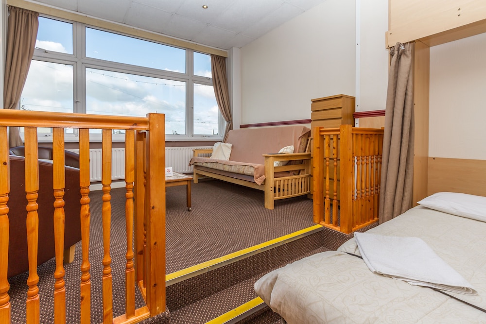 Lynton Apartments