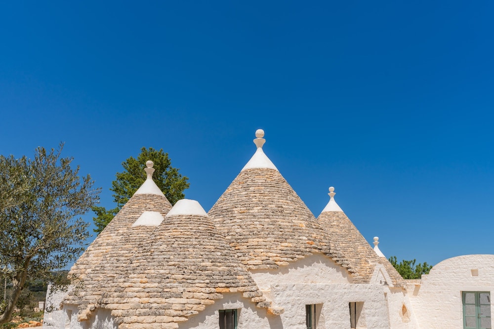 Trulli Pietra Rossa With Pool by Wonderful Italy