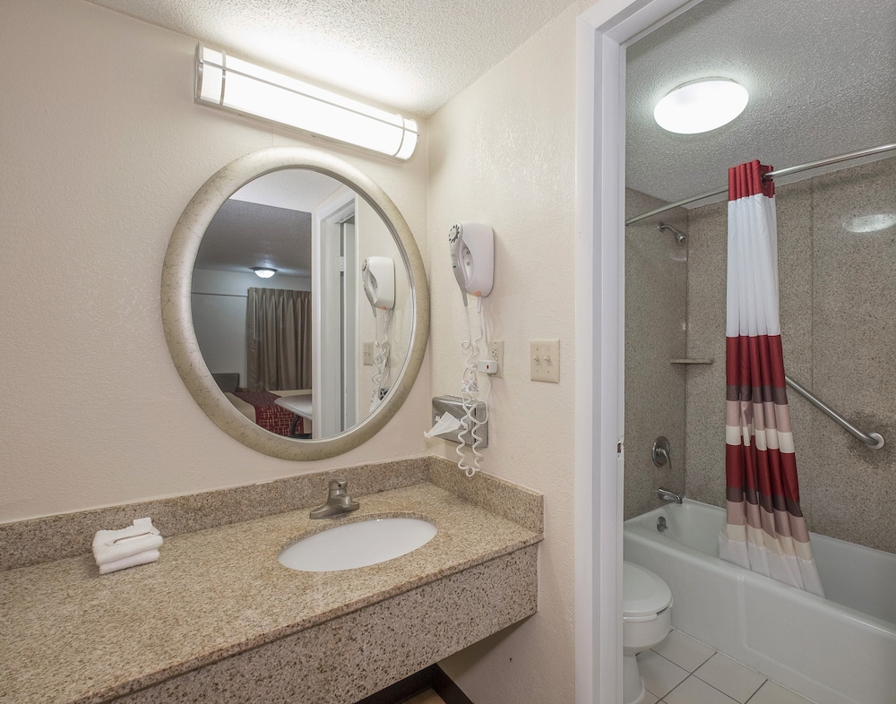 Williamsport Vacations - Red Roof Inn Hagerstown - Williamsport, MD - Property Image 12