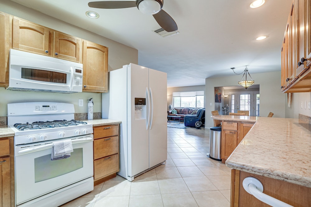 Close to Golf: Sun City Escape w/ Furnished Porch!