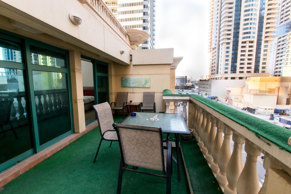 Marina Crown Tower