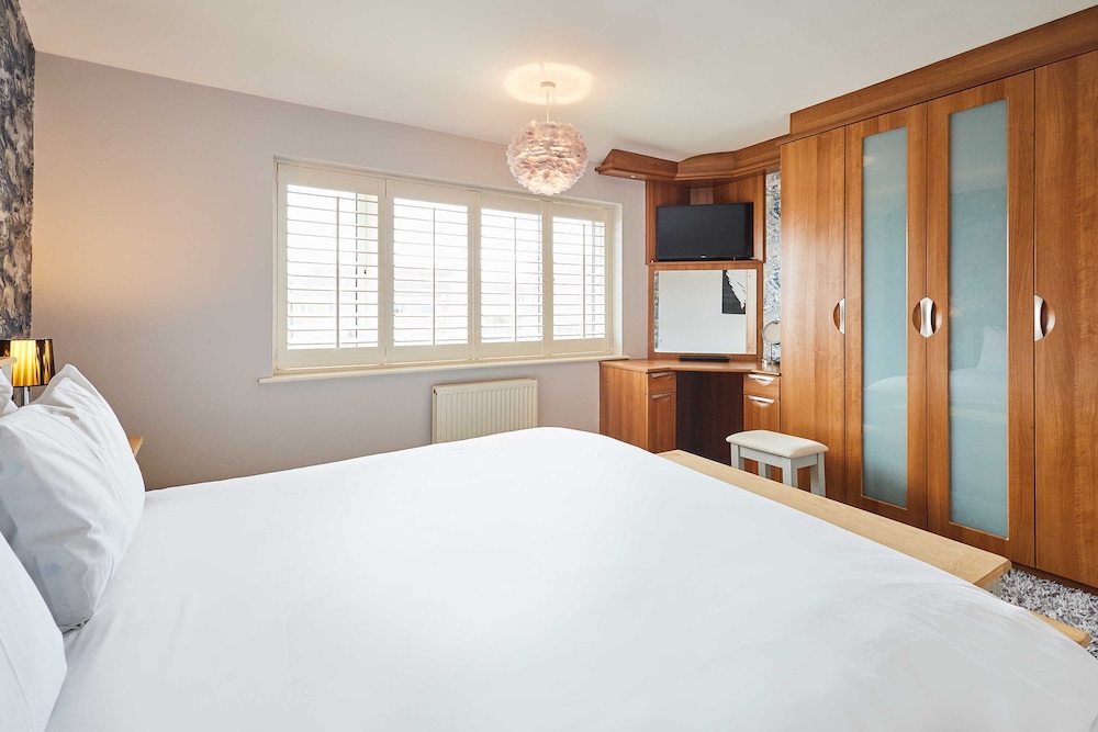 Host Stay Chestnut Close