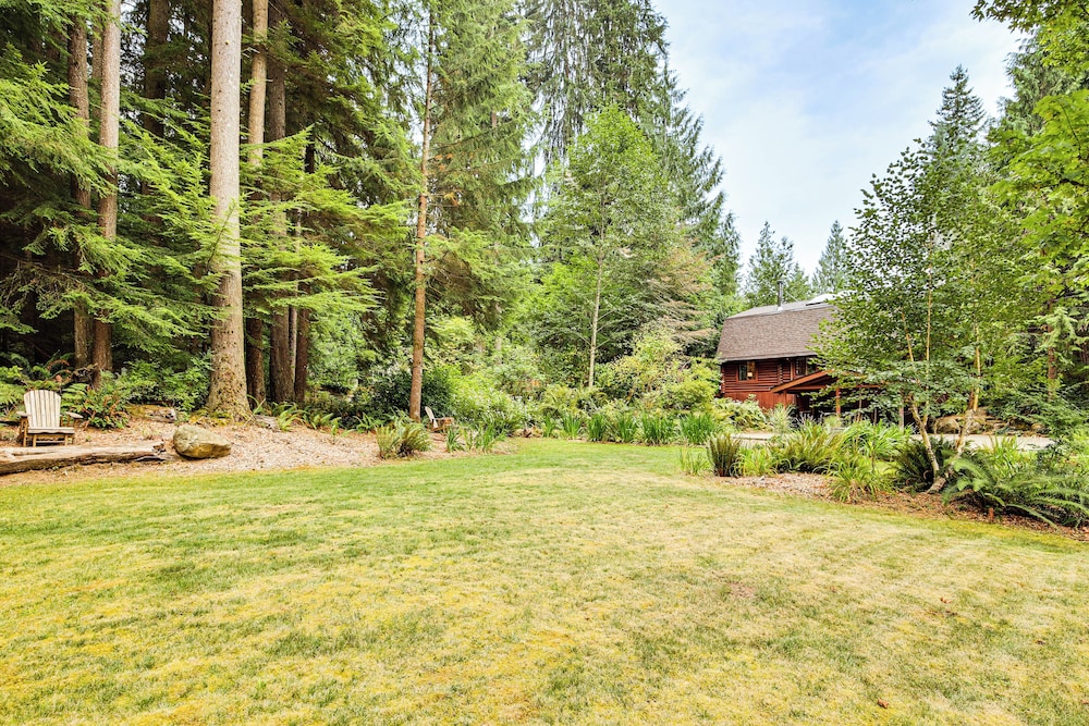 Lake Margaret Access: Boho Log Cabin w/ Backyard