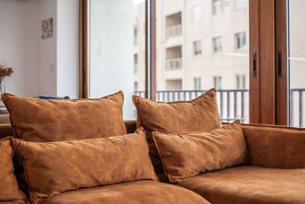 Liiiving in Matosinhos - Warm Vintage Apartment