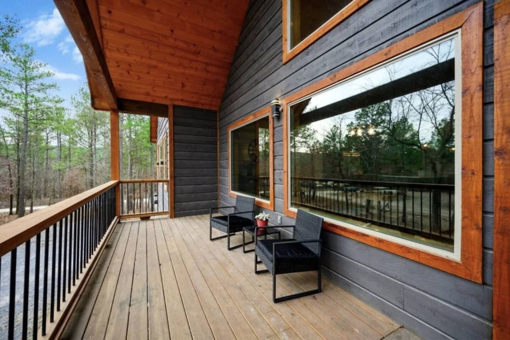 Whispering Winds Luxury Cabin in Hochatown