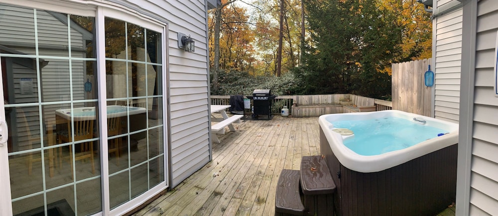 Harmony Ridge by Avantstay Large Deck w Hot Tub Forest Views
