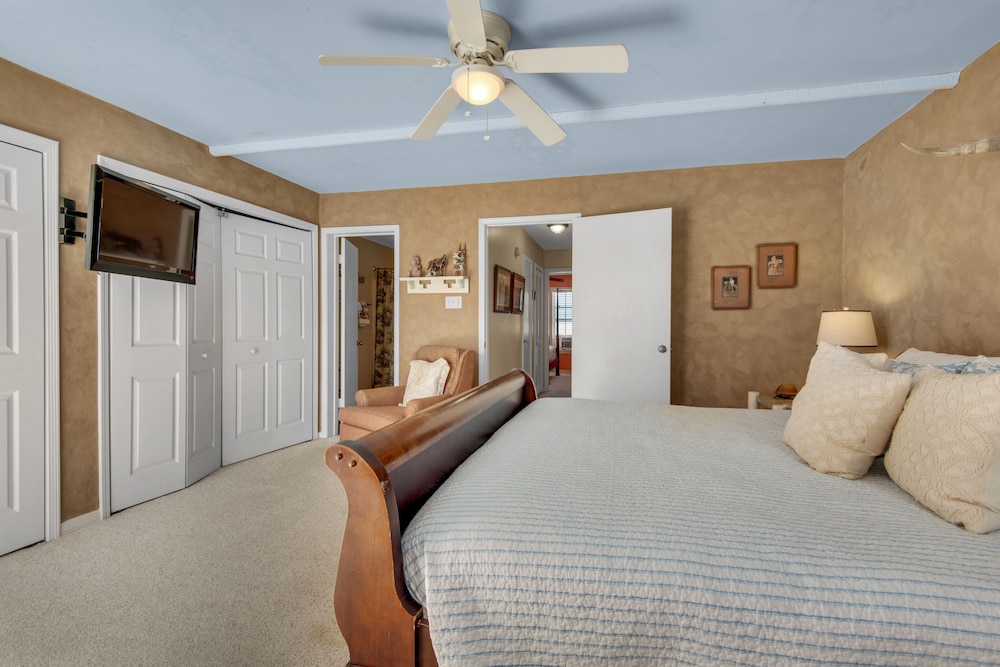 Pelican Point 2 Bedroom Townhouse by RedAwning