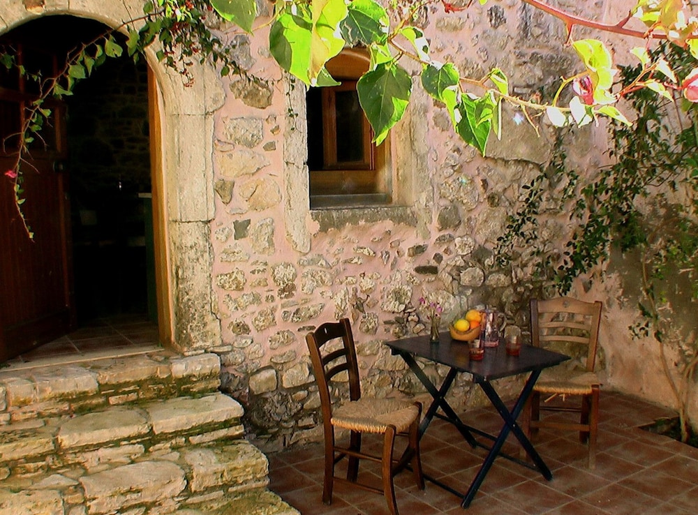 Ksa Sou Traditional Guesthouses