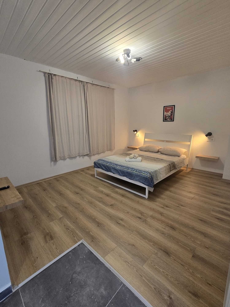 VILLA OLINDA 4 BED with huge garden