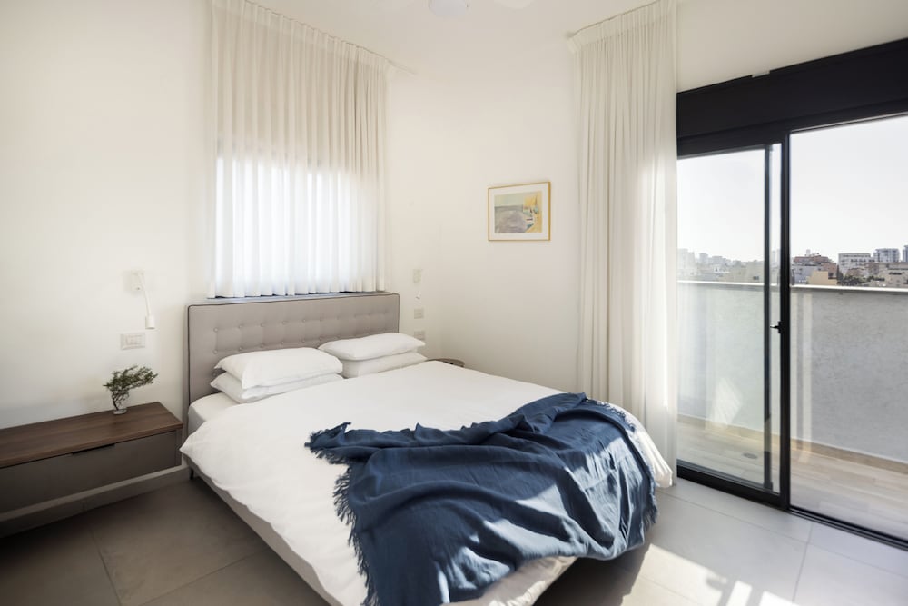 Rooftop Jacuzzi Penthouse by Sea N' Rent