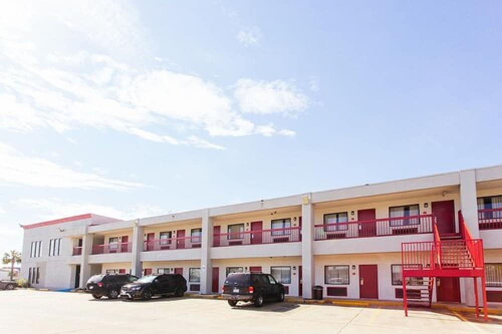 Econo Lodge Inn & Suites Channelview - Houston East