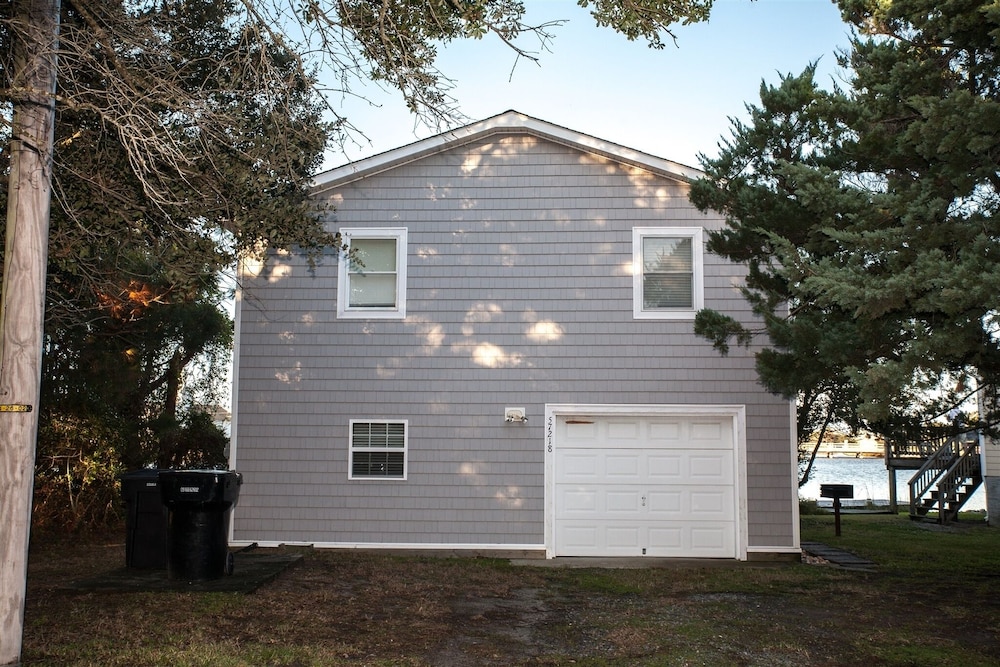 Native Sun 2 Bedroom Cottage by RedAwning