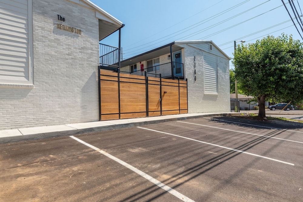 Modern Comforts Near Nashville 2 Bedroom Apts