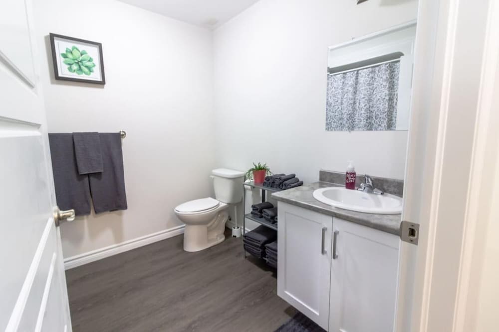 Saint John Vacations - Gorgeous Condo Near UNB Hospital w Parking 202 - Property Image 11