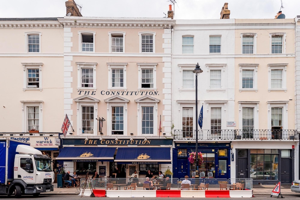 Charming Pimlico Home Close to the River Thames by Underthedoormat