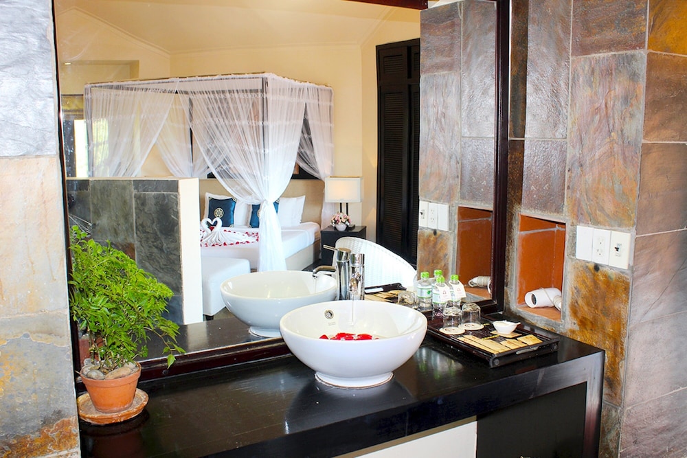 Poshanu Resort