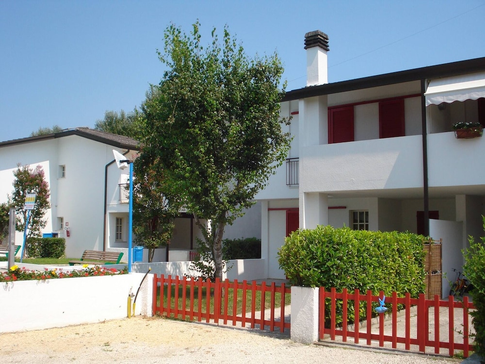 Townhouse With Private Garden view 4