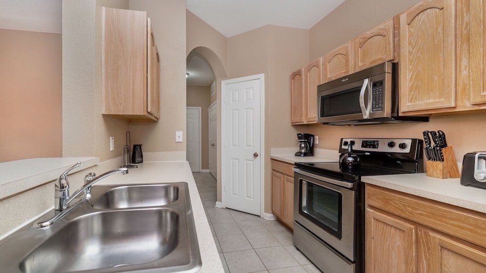 Windsor Hills Resort 3 Bedroom 4th Floor Condo with Resort Access 3 Apts