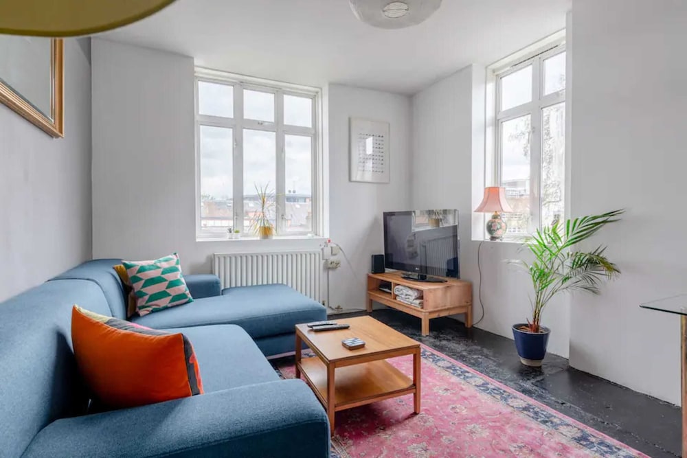 Bright & Spacious 2BD Flat - Hackney