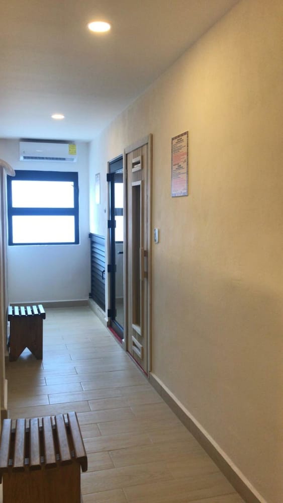 Nomads Party Hotel & Hostel