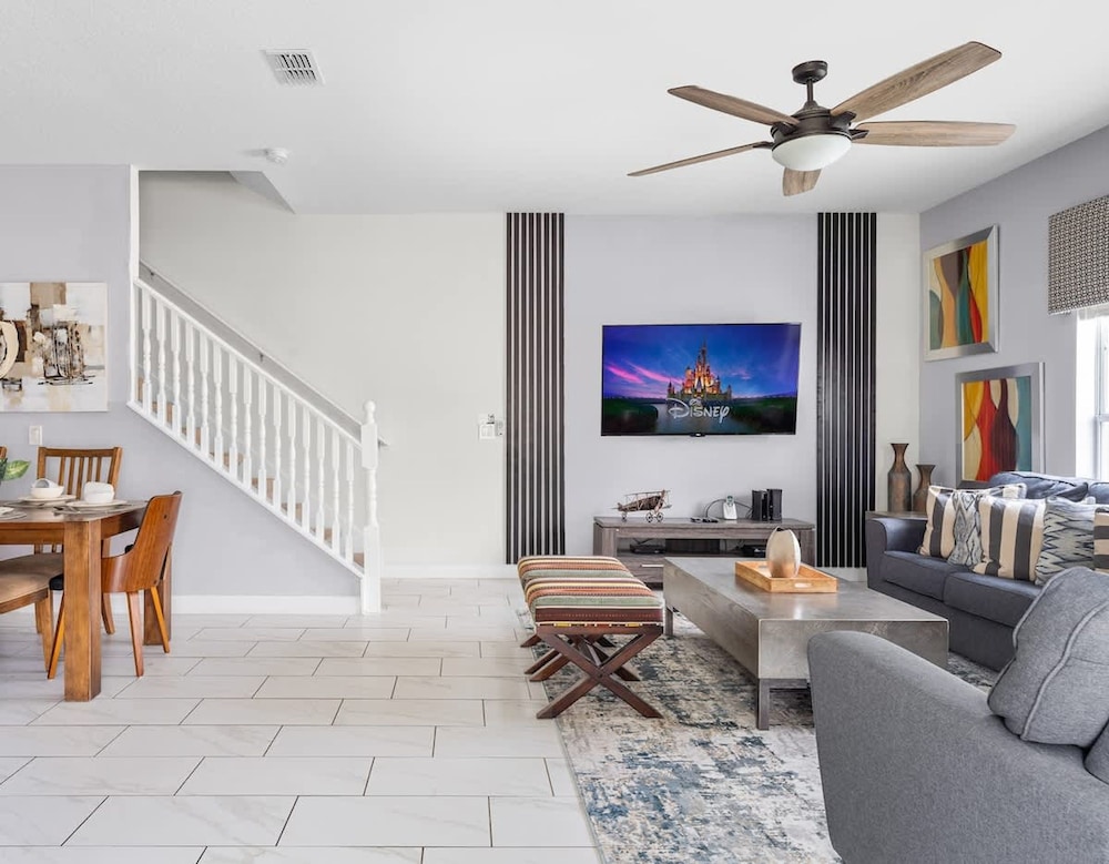 Private Pool and BBQ at Storey Lake 5BR