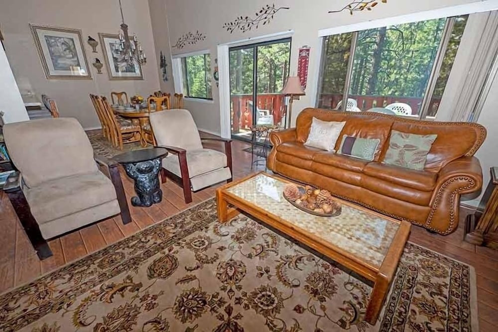 1240 Timber Lane 2 Bedroom Home by RedAwning