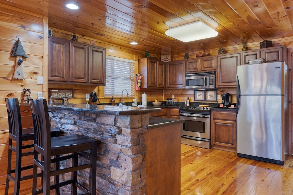 Anne s Place Cozy Cabin With Hot Tub Games Near Dollywood Attractions