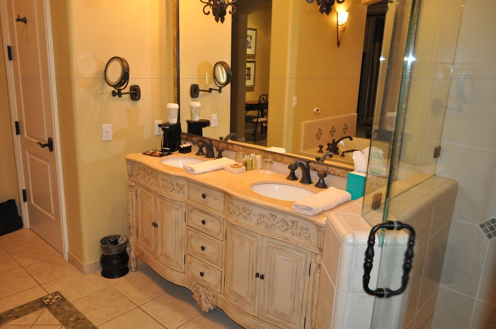 Villa Arden Hills