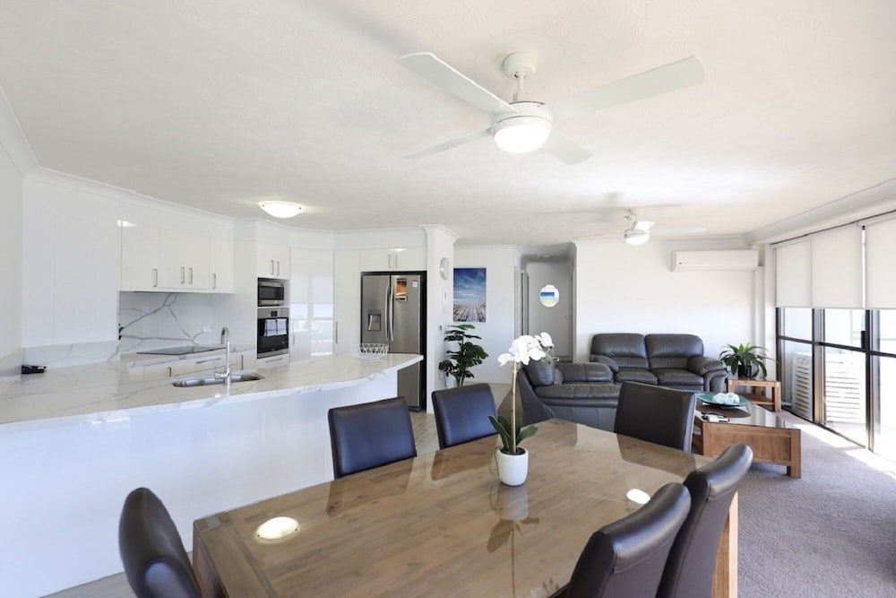 Main Beach Vacations - Bougainvillea Luxury Apartments - Property Image 2