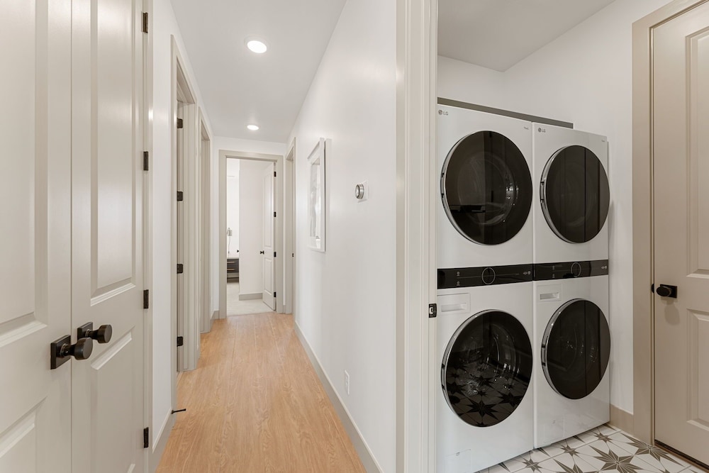 Country Is Cool Again 5 Bedroom Townhouse