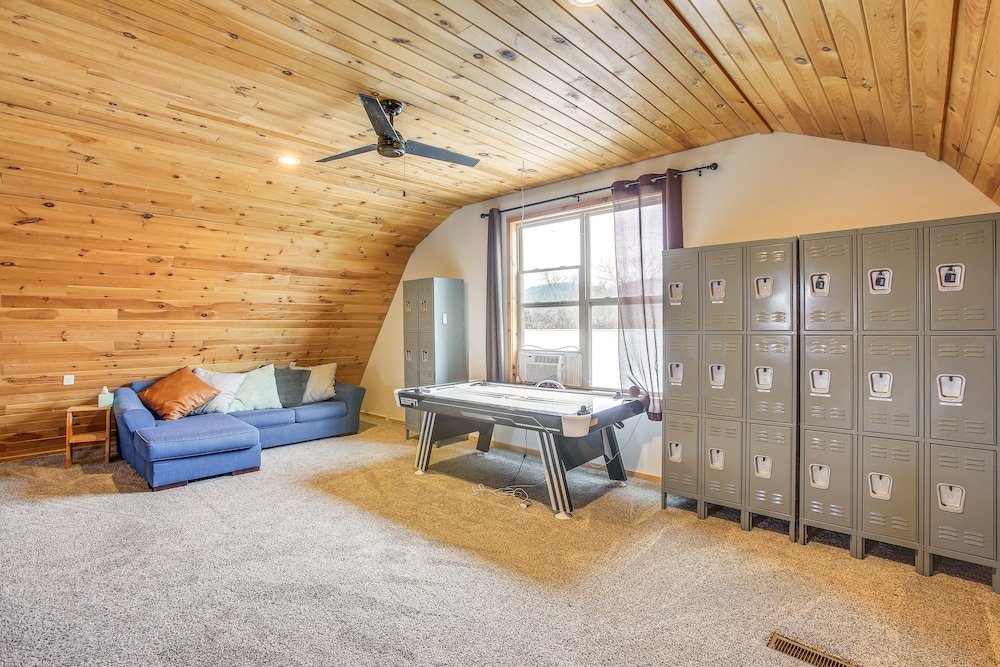 Bethpage Home w/ Private Hot Tub Game Room! - Property Image 12
