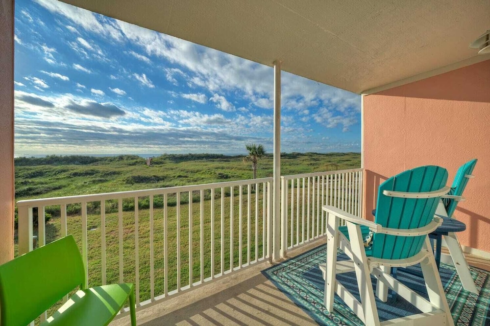 2 Studio Condos Beach Boardwalk, Pool & Tennis Court Island Retreat Complex