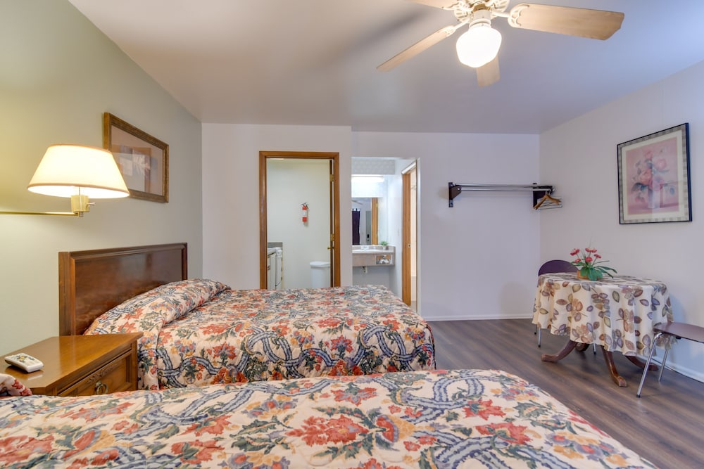 Loveland Vacation Rental: Pets Welcome view 2