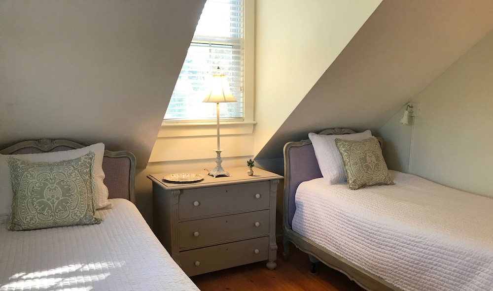 The Orchard House: Inn, Ice Cream, Cafe