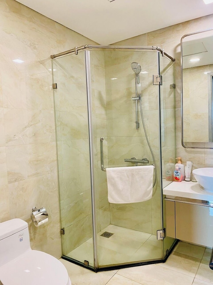 Serenity Serviced Apartments-Landmark 81
