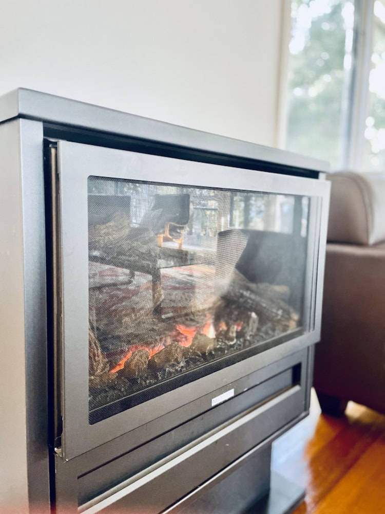 Whispering Gums Lorne Ocean Views Pet Friendly EV Charger