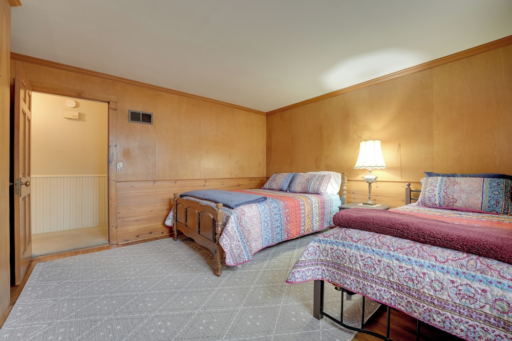 Cozy Hillsdale Home 1 Mi to Baw Beese Lake! - Property Image 27