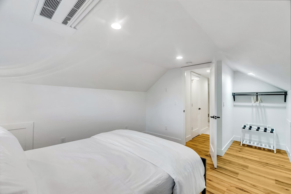 Sunny 3BR Retreat Near Everet Waterfront