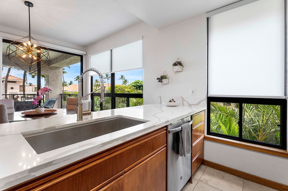 Newly Renovated - Gorgeous Condo & Location - Vrkcv