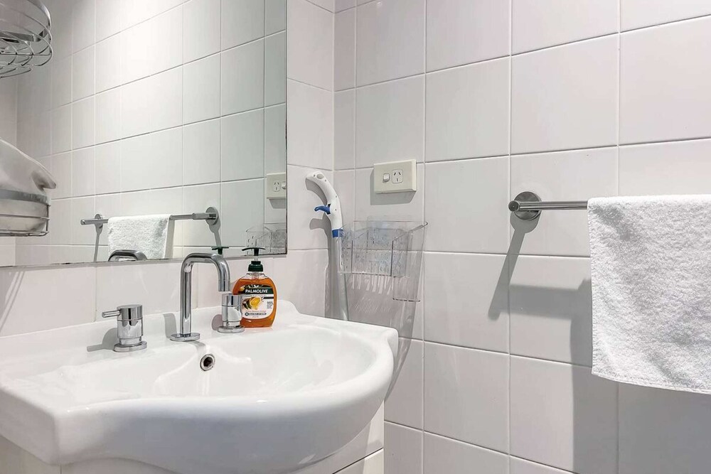 1BR Apartment Near Trendy Zetland