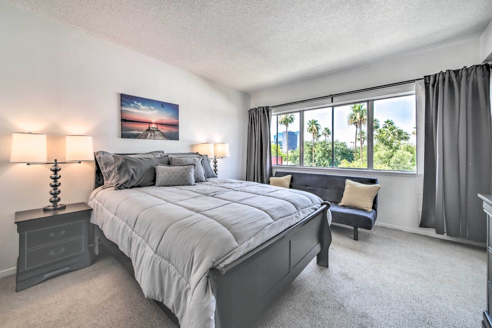 Modern City Condo Close to Downtown Phoenix!