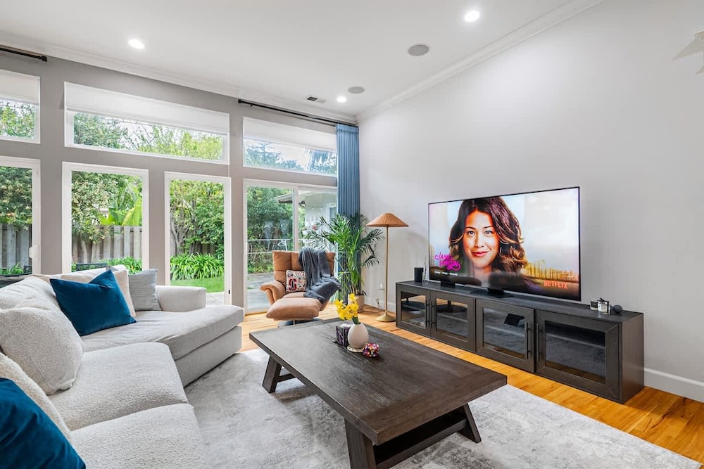 Cozy Modern House in Palo Alto