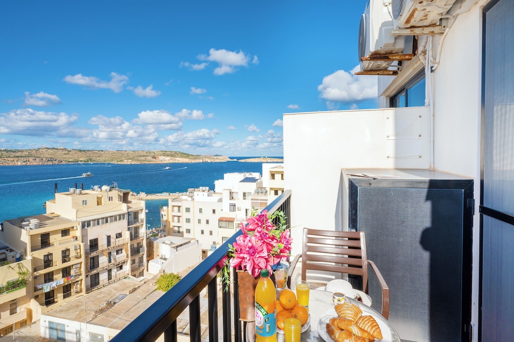 Seashells Seaview Penthouse With Hottub photo 5